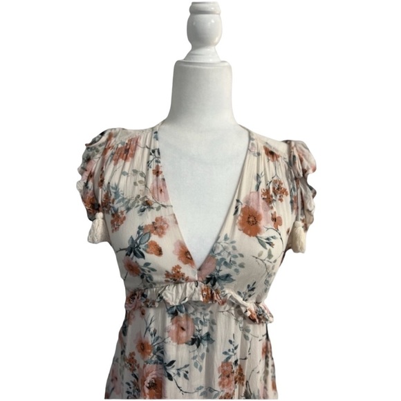 Xhilaration Short Sleeve Mini Lace V Neck Flutter Sleeve Dress - Size Small - Picture 2 of 14